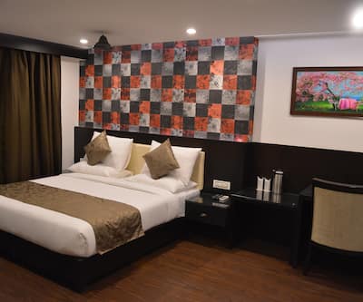 https://imgcld.yatra.com/ytimages/image/upload/t_hotel_yatra_city_desktop/v1476865579/Domestic Hotels/Hotels_Gwalior/Hotel City Grand/Overview.jpg